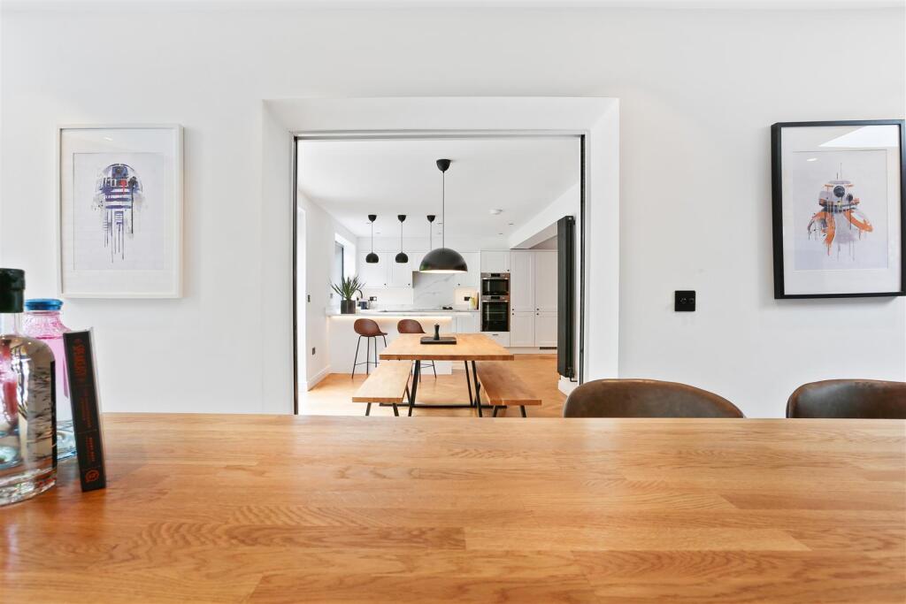 1249733894 - 43 Green Curve, SM7 - 89.jpg