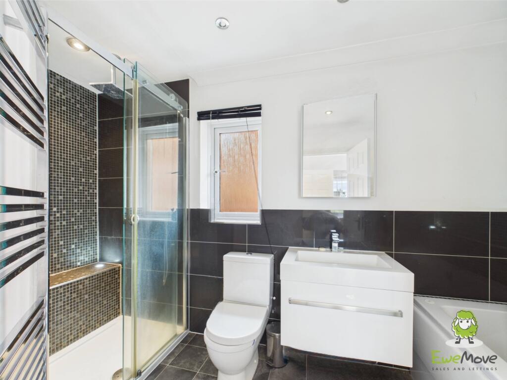 CAM03778G0-PR0239-STILL046