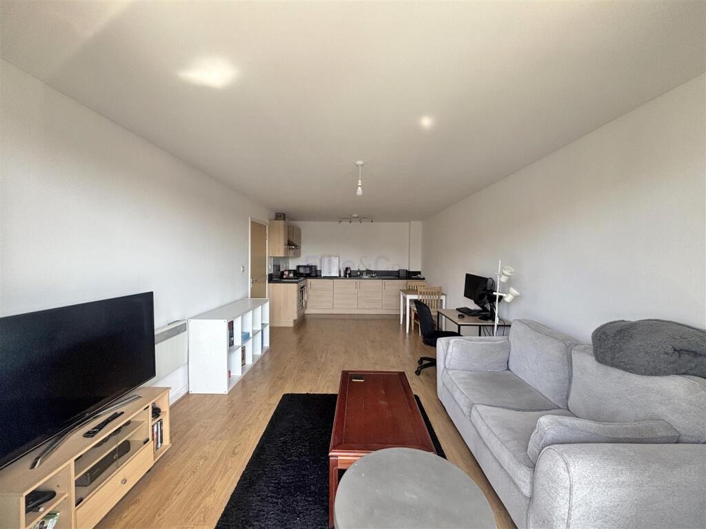 Lounge/Kitchen
