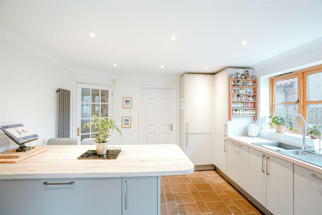 12A Copperfield Way, Burwell-11.jpg