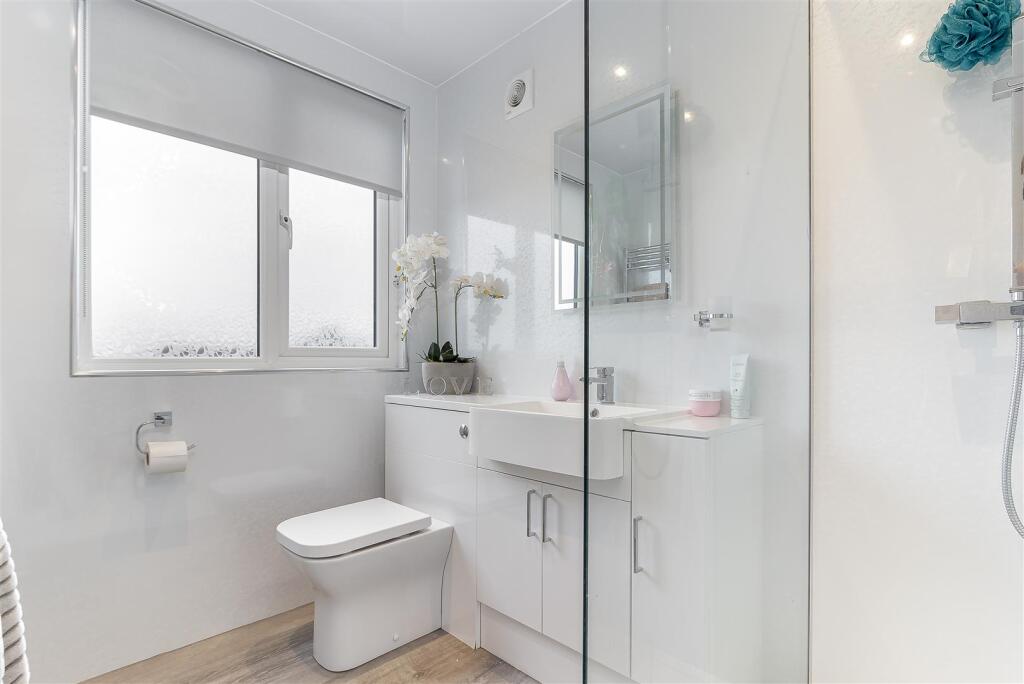 Bedroom 1 Ensuite - B.jpg