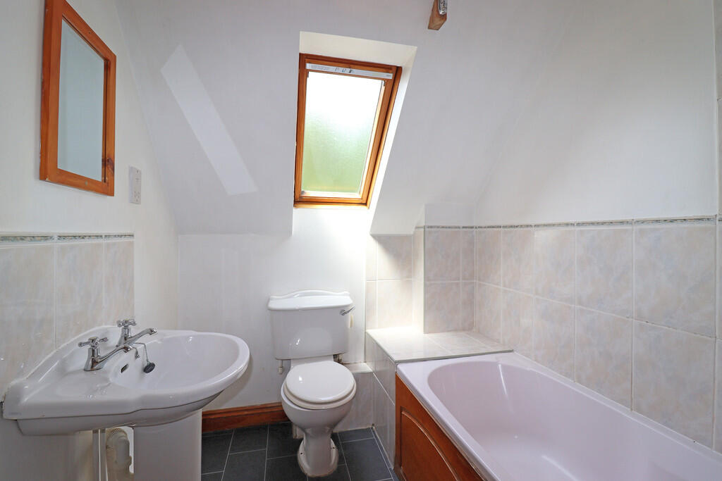 Family Bathroom 0...
