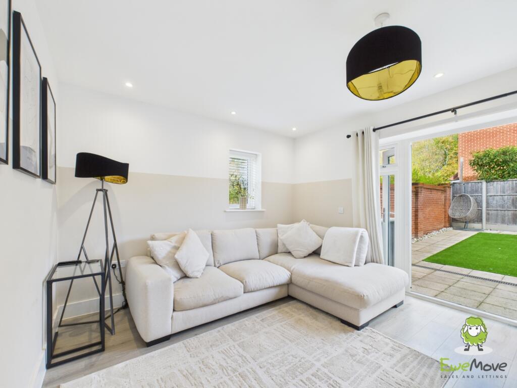 EweMove Estate Agents Basingstoke - Fishbourne Gar