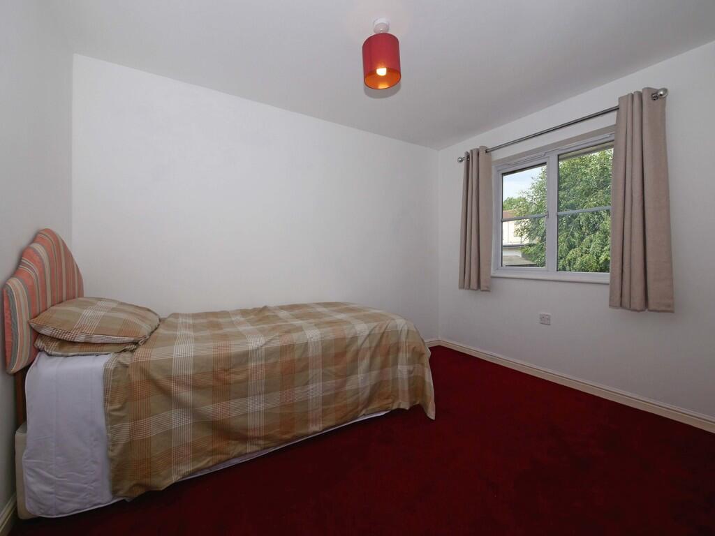 39 MOATHOUSE WAY ...