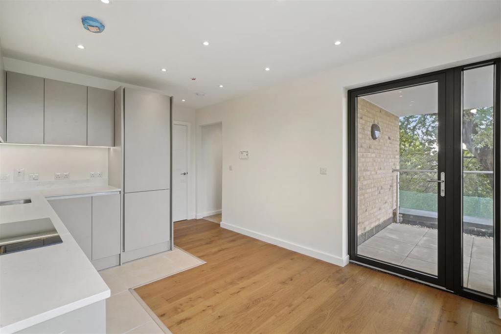 Flat 4, 1 Bridgehill Close, - X2TbpAuyIAOuk6QgxsZd