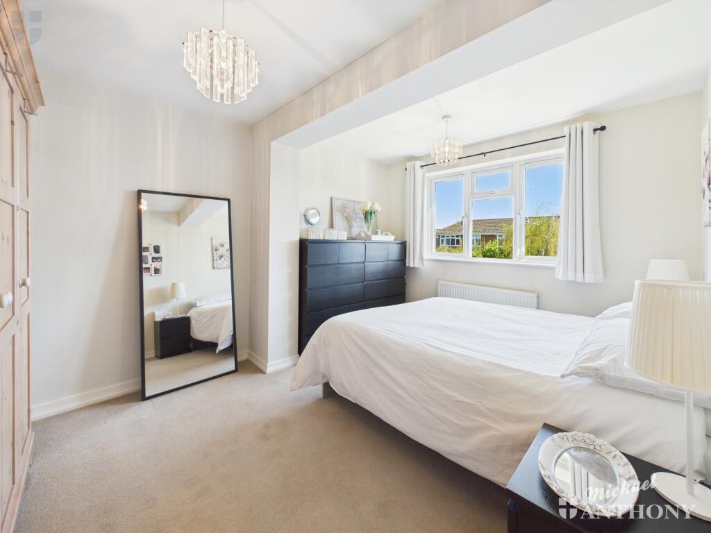 CAM03852G0-PR0243-STILL027