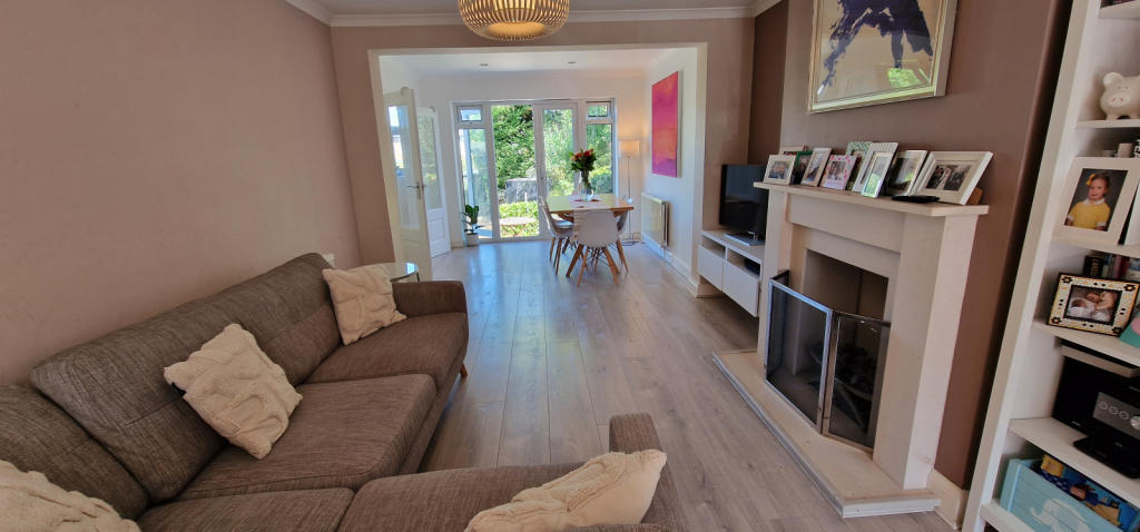 THROUGH-LOUNGE