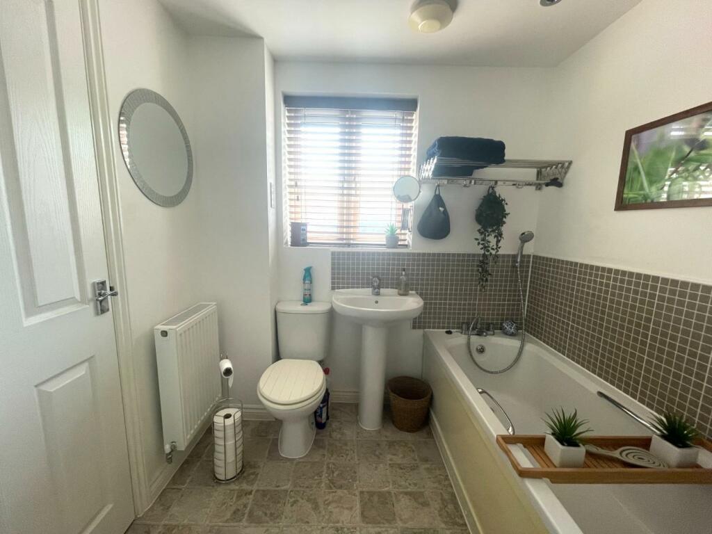 Bathroom.JPG