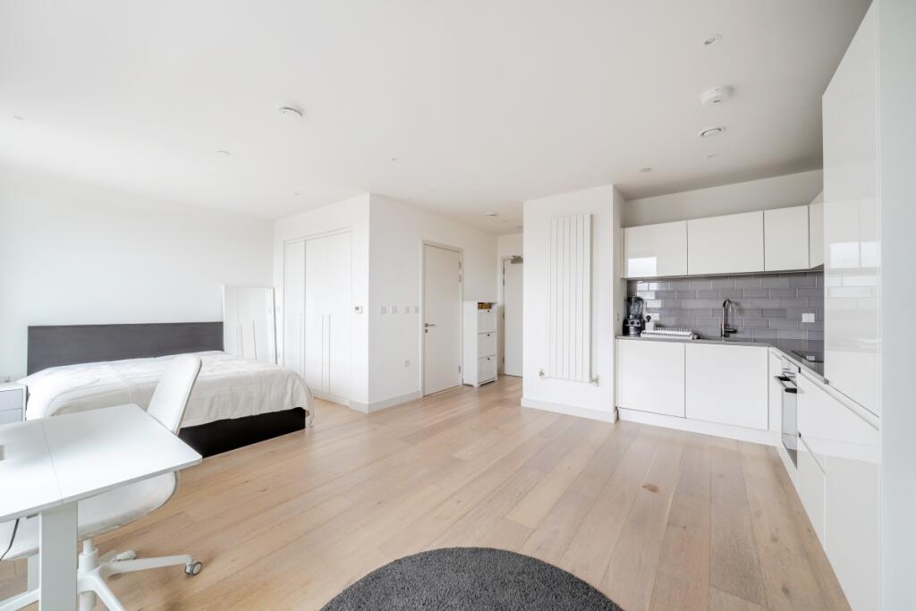 1333370-10-6890ae...