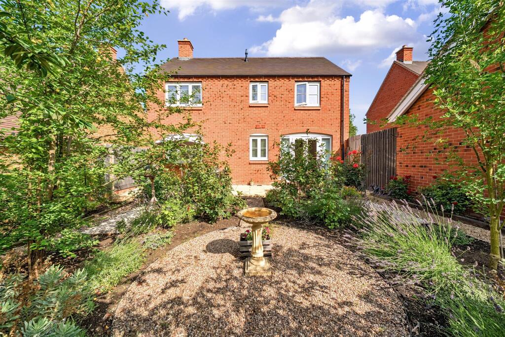 5 Plantation Lane, Towcester