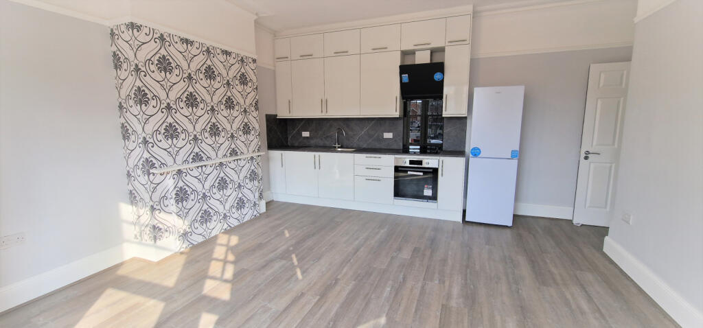 3 BEDROOM FIRST FLOOR FLAT