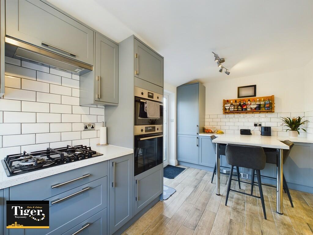 CAM02176G0-PR0346...