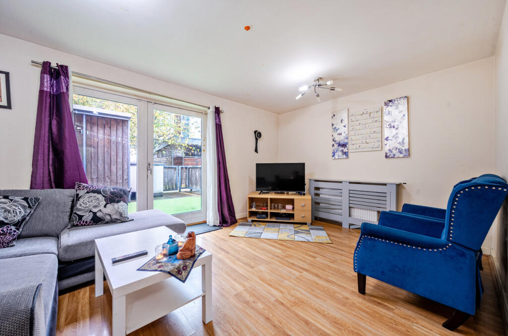 1376415-20-690b24...