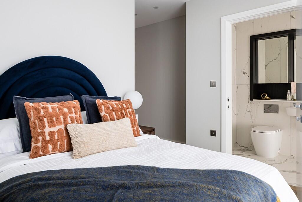 Bedroom 1 &#43; en-suite