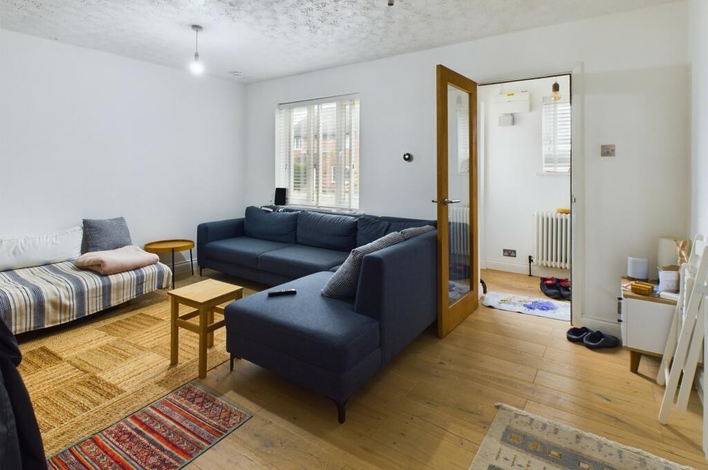 CAM02519G0-PR0194-STILL003