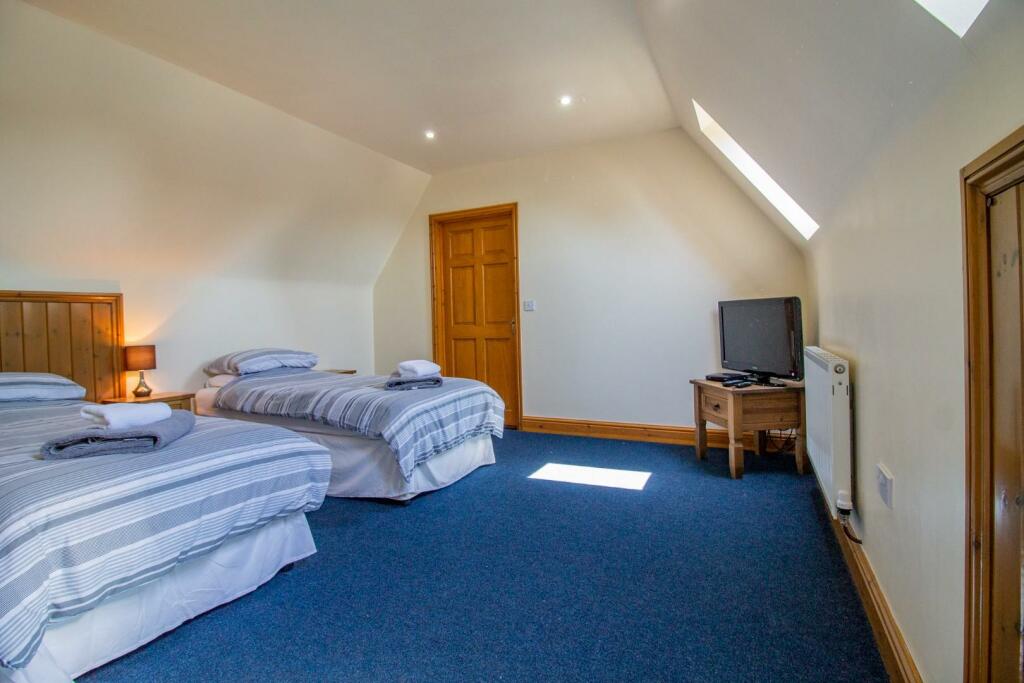 2 Clamp Farm Barns [Bedroom 4].jpg
