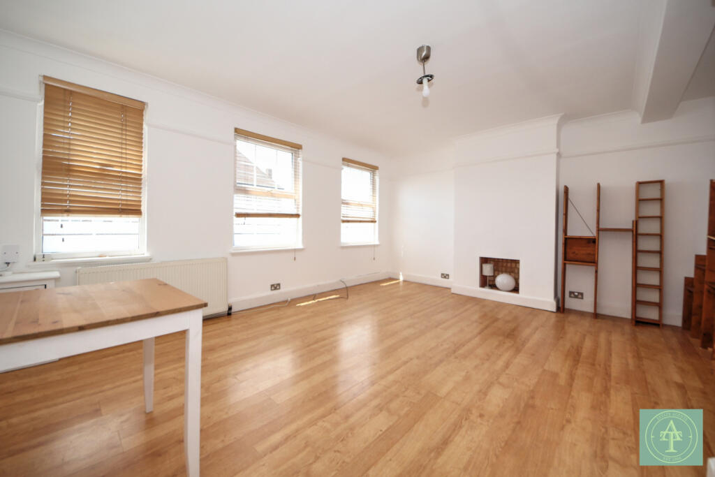 3 bedroom Flat for sale