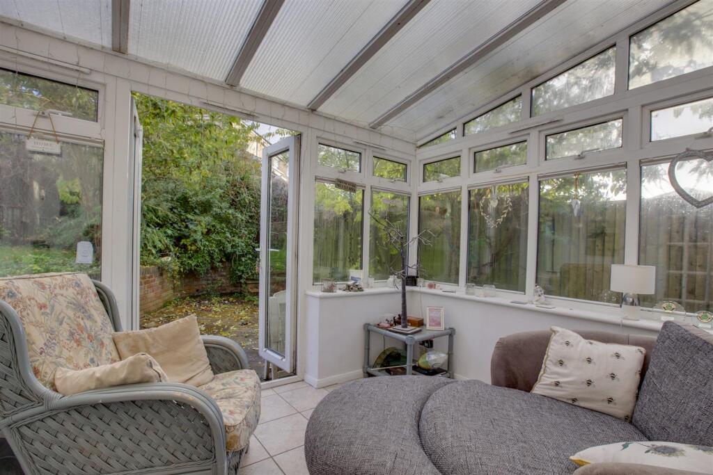 41 Hillview Road, HP13 6XY-12.jpg