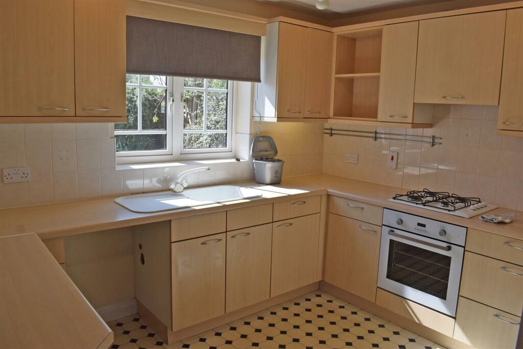 31 Tyler Way Kitchen.jpg