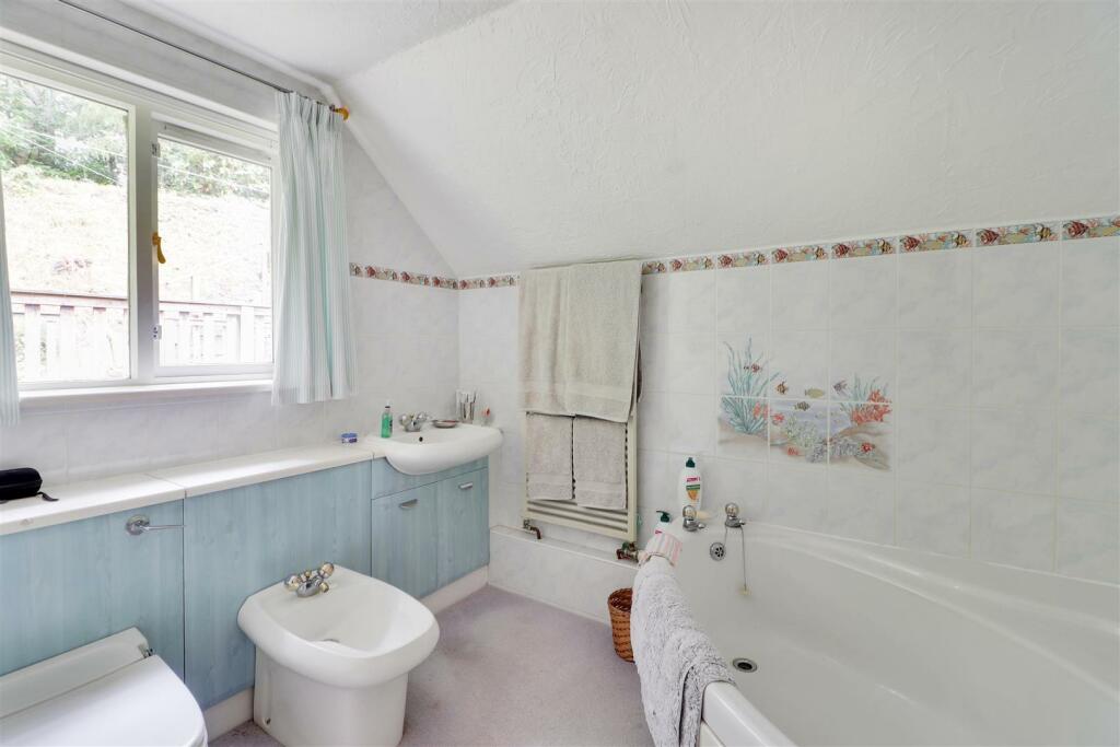 Main Bedroom En Suite.jpg