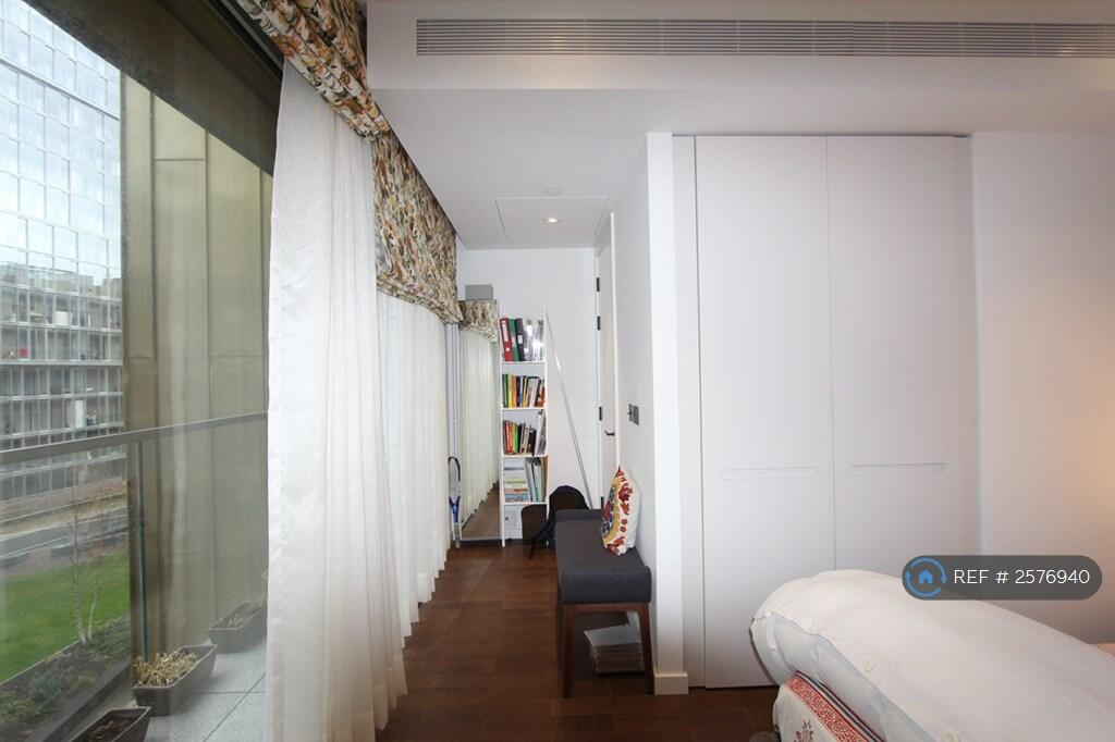 Bedroom Photo 2