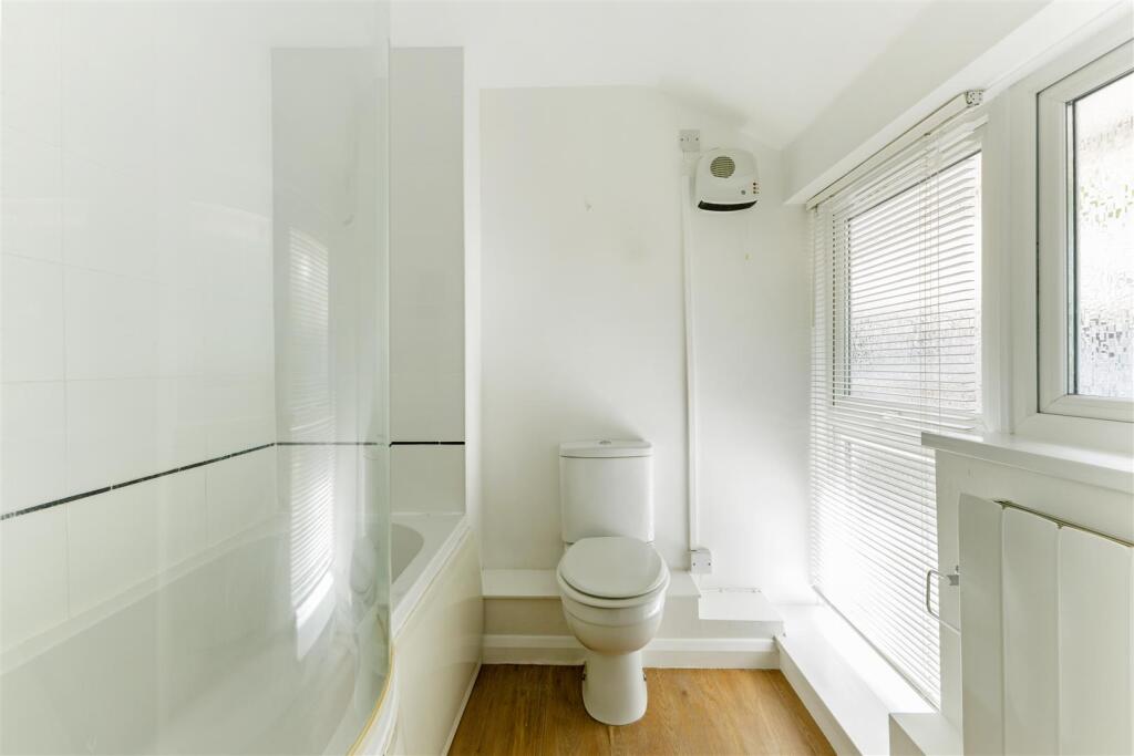 95037_19 Little Dean Court Winton Hill (16).jpg