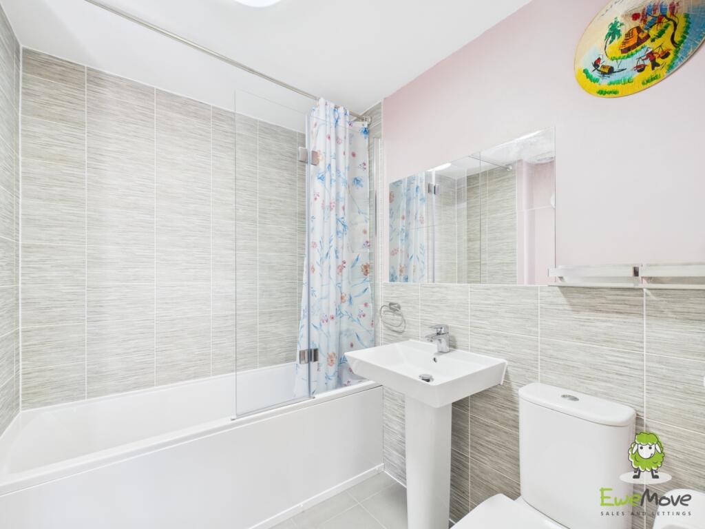 EweMove Estate Agents Basingstoke - Fairway Road 