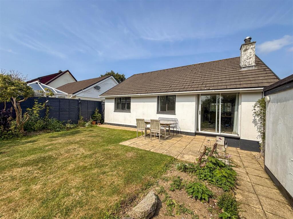 Rear garden 2.jpg