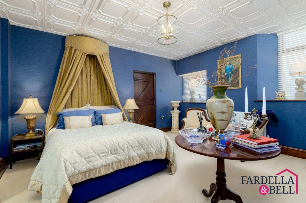 Master Bedroom with En-Suite