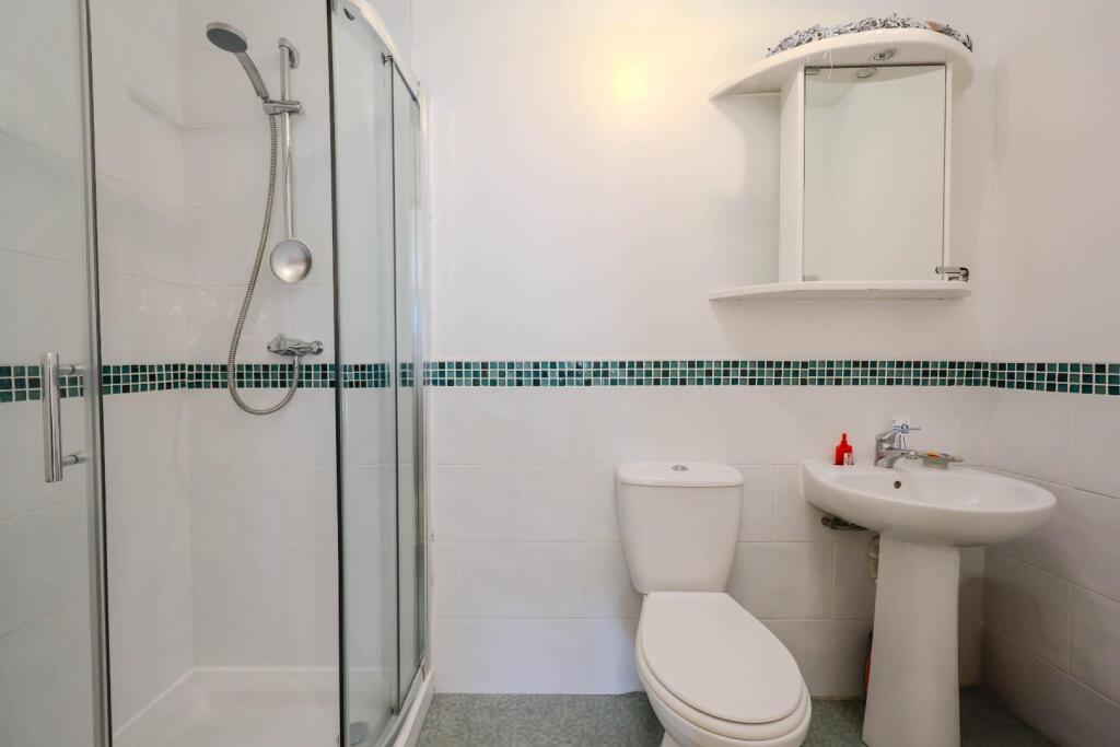 Ground Floor Master Bedroom En Suite.