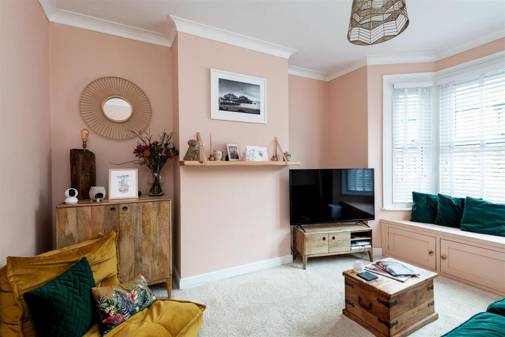 35 Portland Avenue lounge2.jpg