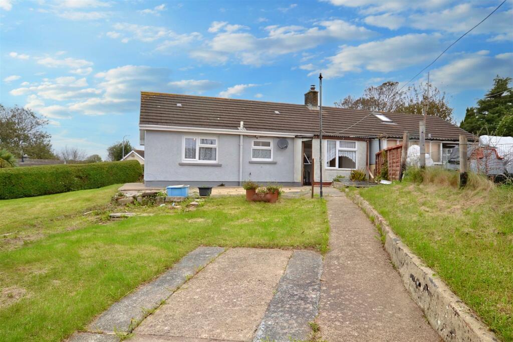 REAR GARDEN-DRIVEWAY.jpg