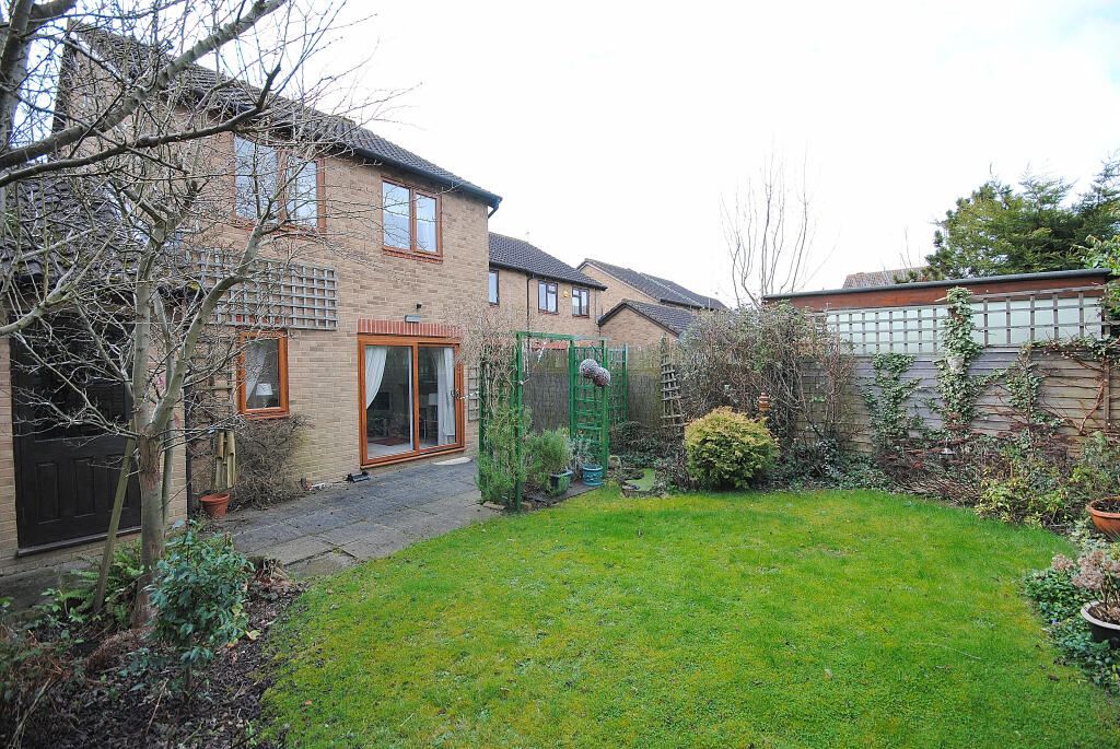 6 blenheim court gar