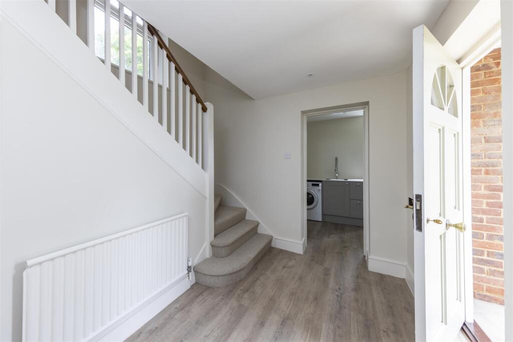 Brookwell-Cottage-Brookwell-Lane-Bramley-GU5-0LQ-1