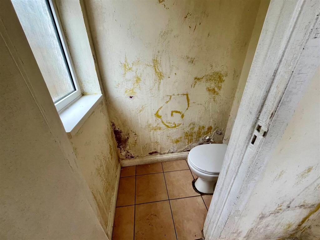 GF WC.jpg
