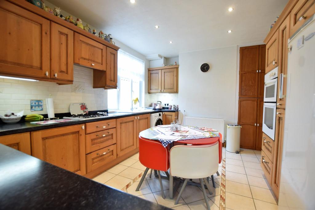 KITCHEN BREAKFAST ROOM