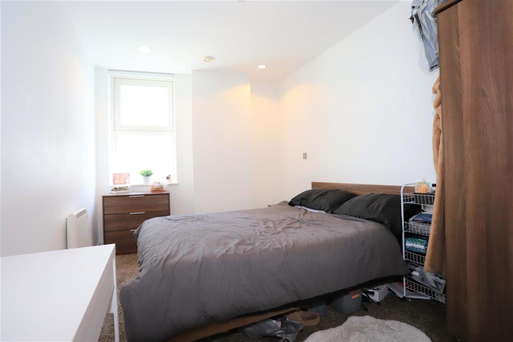 Bedroom.JPG