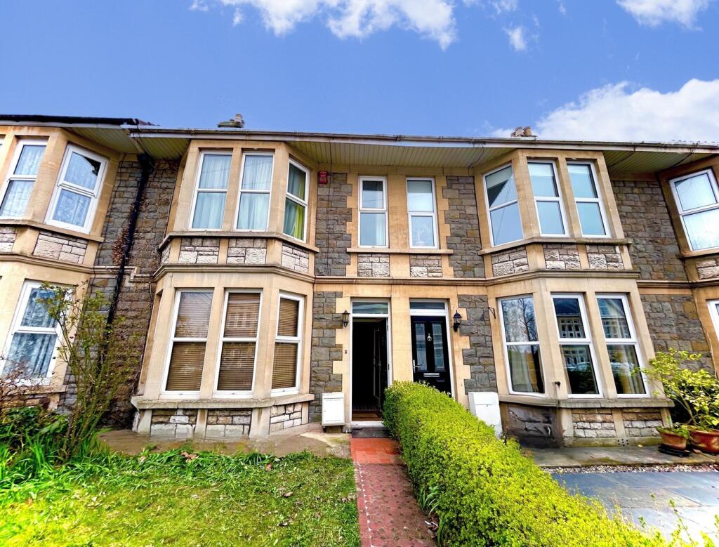 Charming front view of a beautifully maintained...