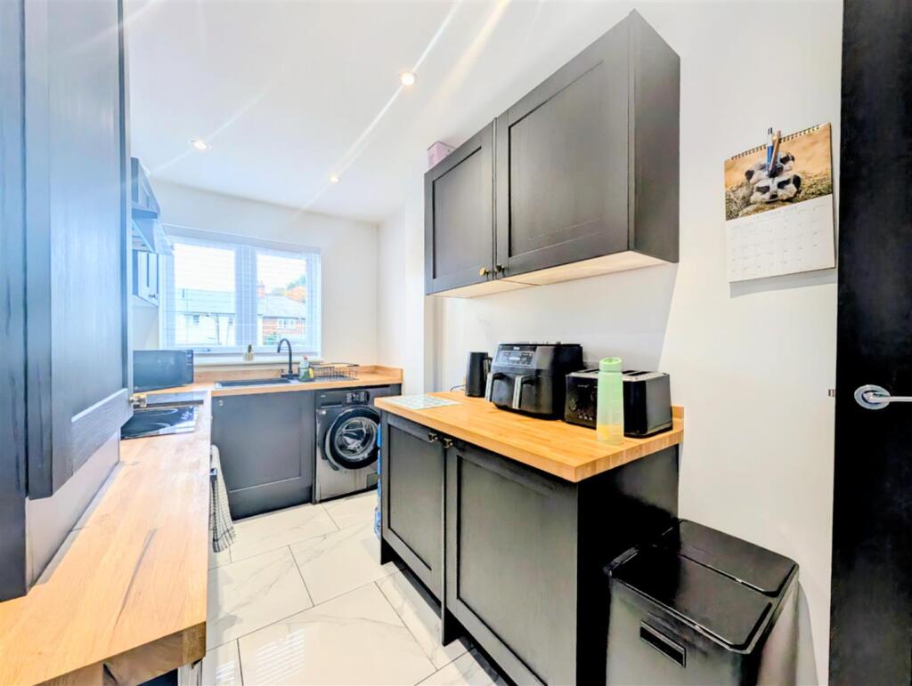 kitchen 1.jpg