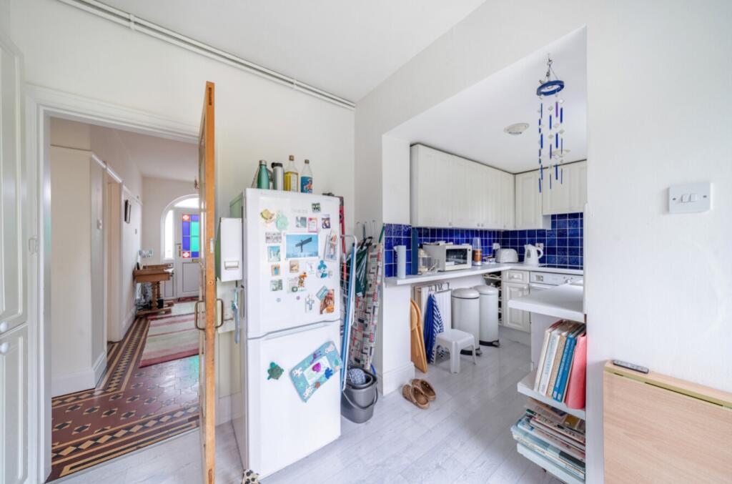 1300598-7-6835ba87ee9ff