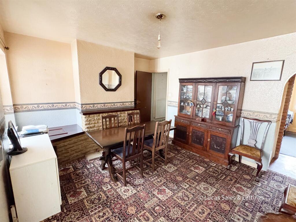 92 Glendon Rd Rothwell-03.jpg