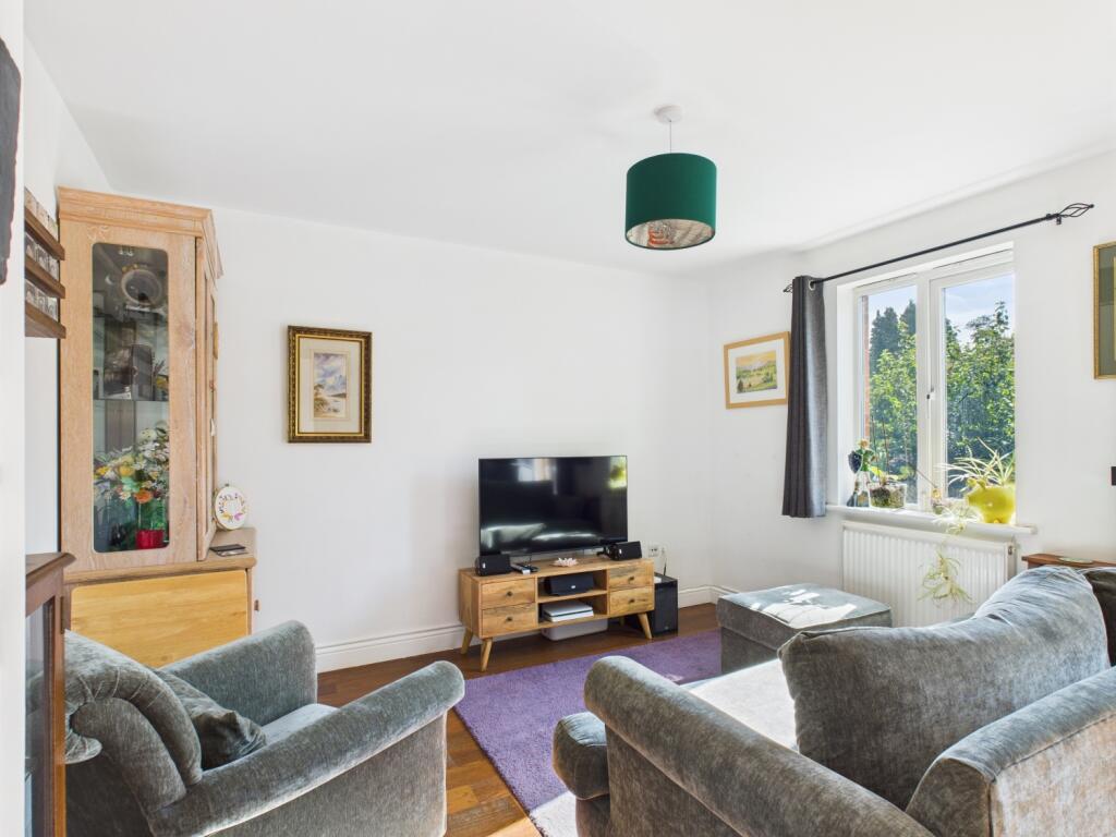 CAM03729G0-PR0091-STILL008