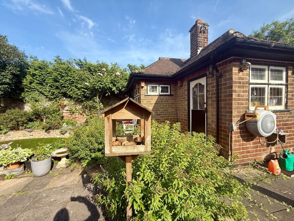 Rear garden/Gardener¿s cottage