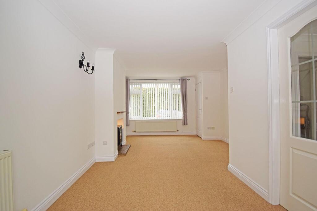 51 Birmingham Road, living room b.jpg
