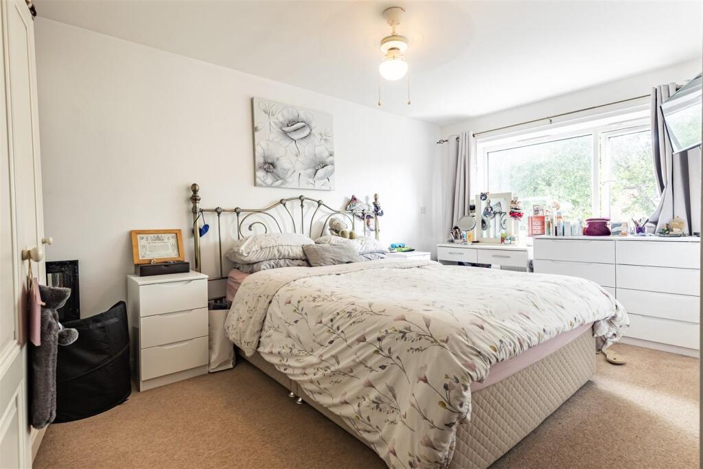12 Barkers Way   (17).jpg