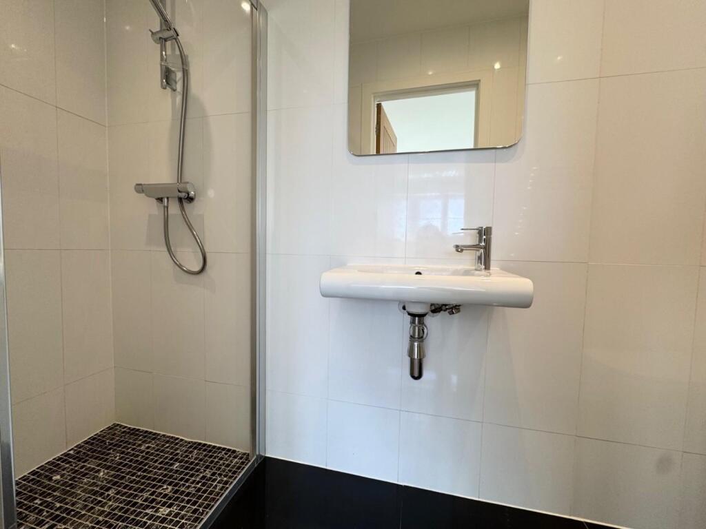 ensuite.jpg