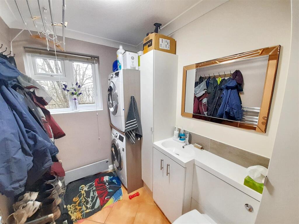 Ground-floor cloakroom / utility