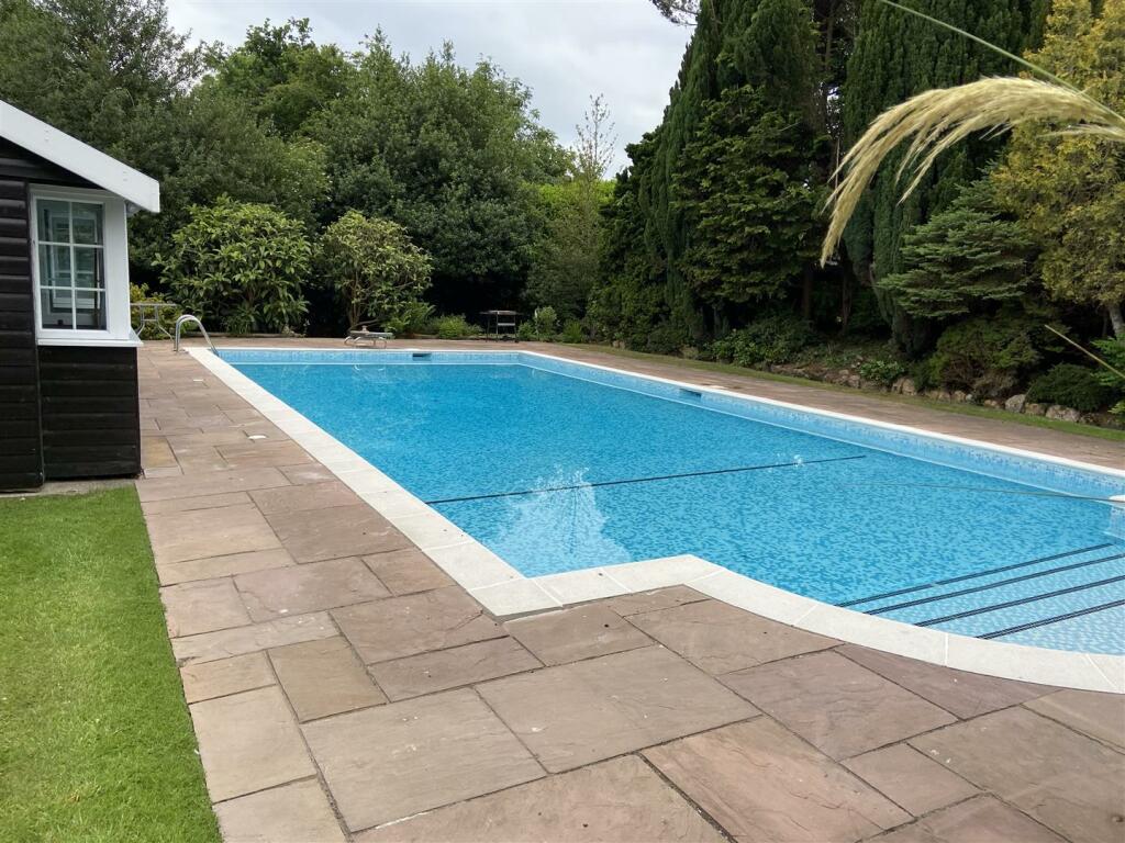 POOL1.jpg
