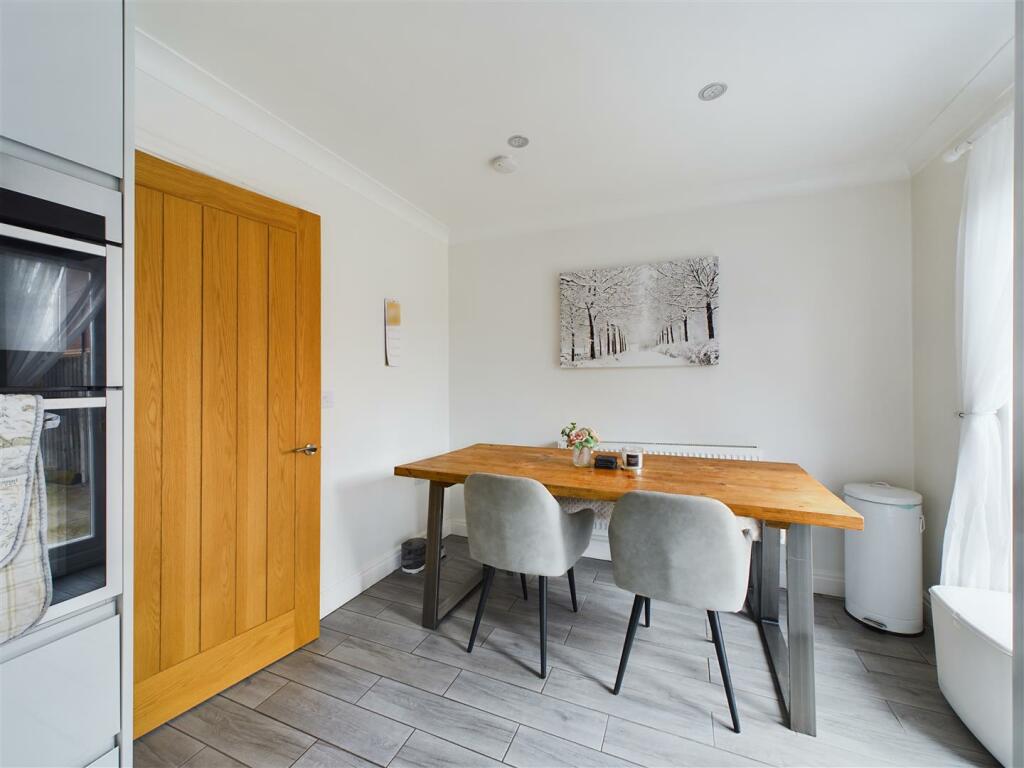 KITCHEN/ DINER