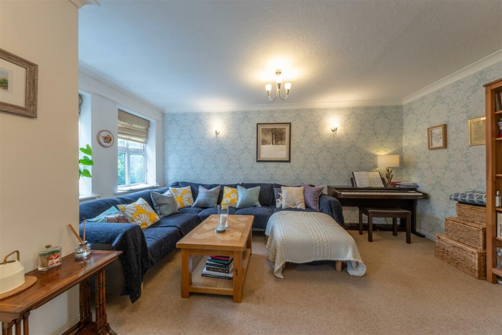 27 Harthill Close-020.jpg